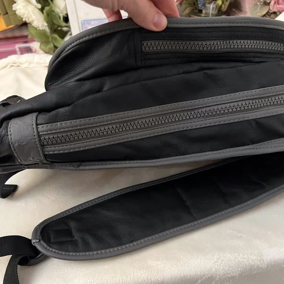 Vespa Black Backpack with multiple pockets, heavy duty zippers. Faux leather - Picture 11 of 14